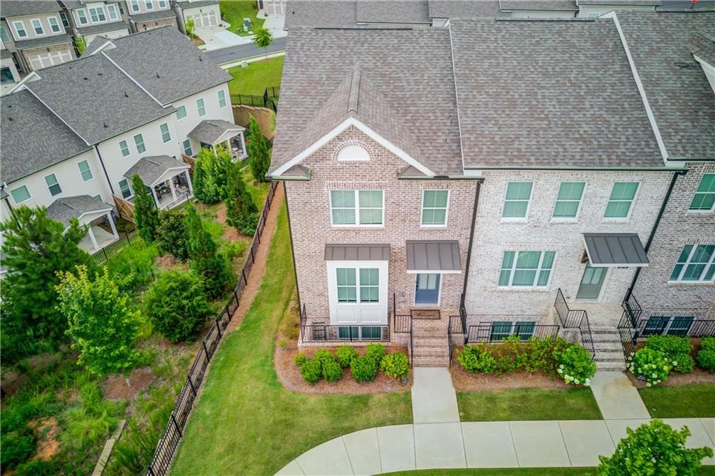 3 bedroom, 4 bathroom, 2,004 sq ft townhouse for sale at 5217 Riden Court, Buford, GA 30518 — photo 2