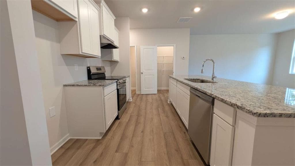 3 bedroom, 3 bathroom, 1,734 sq ft single family residence for sale at 525 Hayes Lane, Canton, GA 30115 — photo 4