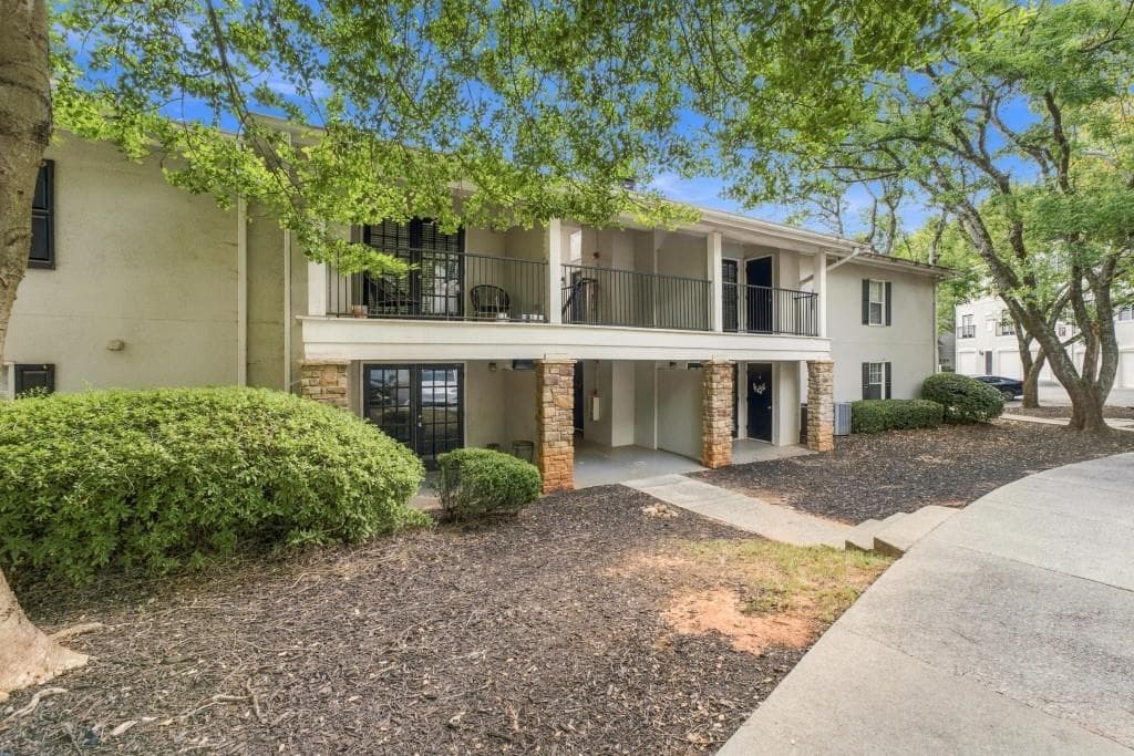 2 bedroom, 2 bathroom, 1,073 sq ft condominium for sale at 1150 Collier Road H10, Atlanta, GA 30318 — photo 5