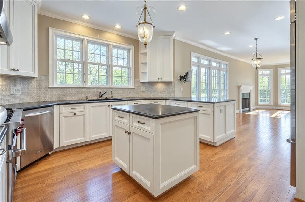 4 bedroom, 4 bathroom, 6,280 sq ft single family residence for sale at 2014 Palmetto Dunes Court, Johns Creek, GA 30097 — photo 5