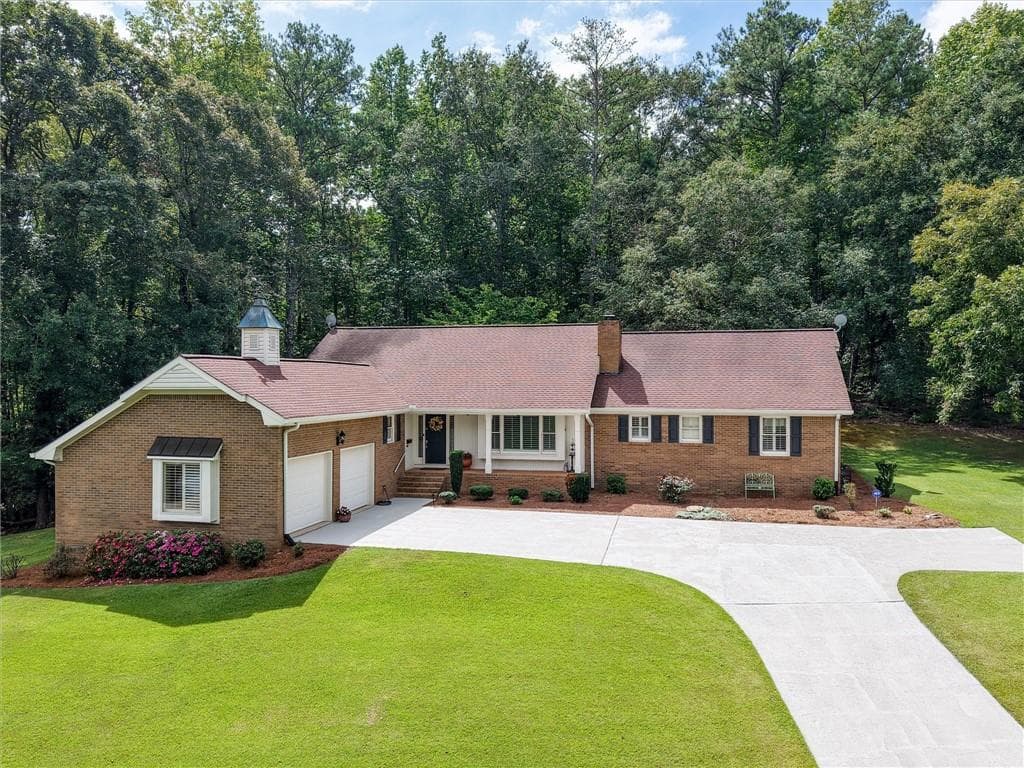 3 bedroom, 3 bathroom, 2,464 sq ft single family residence for sale at 53 Maple Valley Drive, Villa Rica, GA 30180 — photo 2
