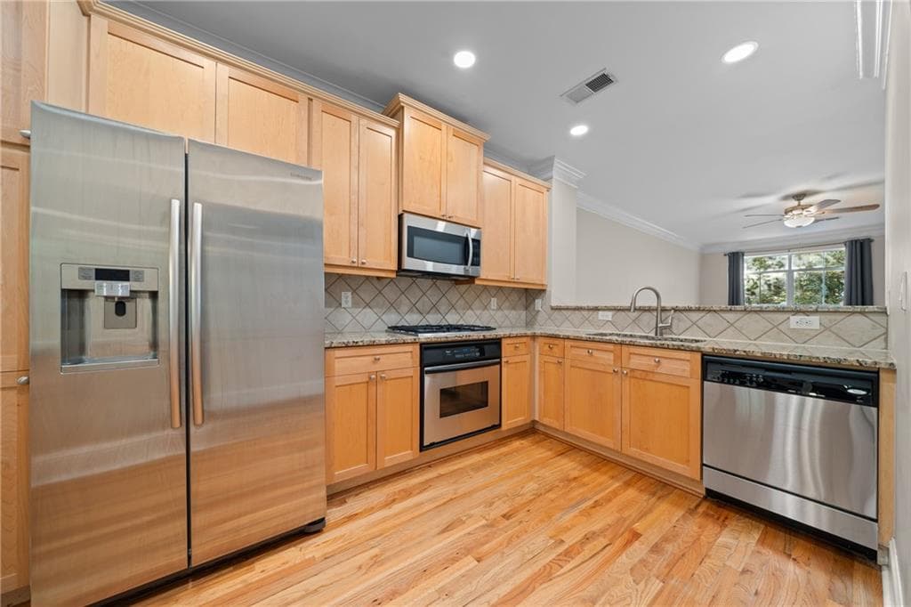 3 bedroom, 3 bathroom, 1,726 sq ft townhouse for rent at 5480 Glenridge Park, Sandy Springs, GA 30342 for $3,300 a month — photo 9