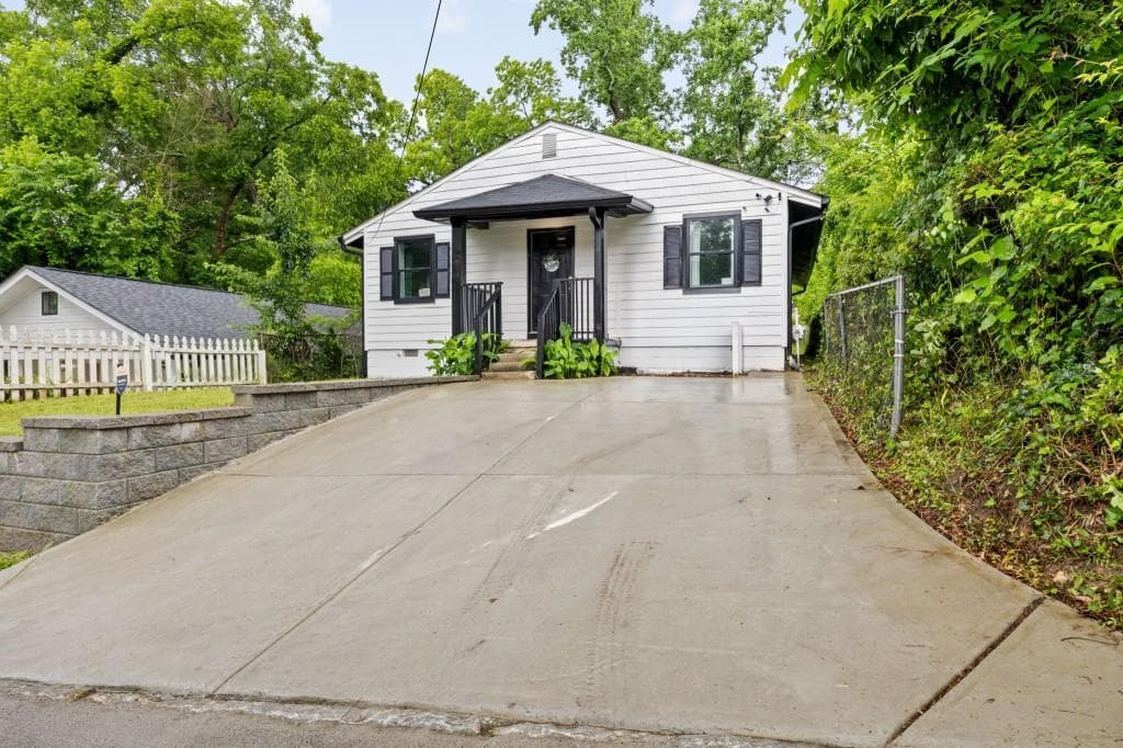 4 bedroom, 2 bathroom, 1,200 sq ft single family residence for sale at 1268 Ladd Street, Atlanta, GA 30310 — photo 3