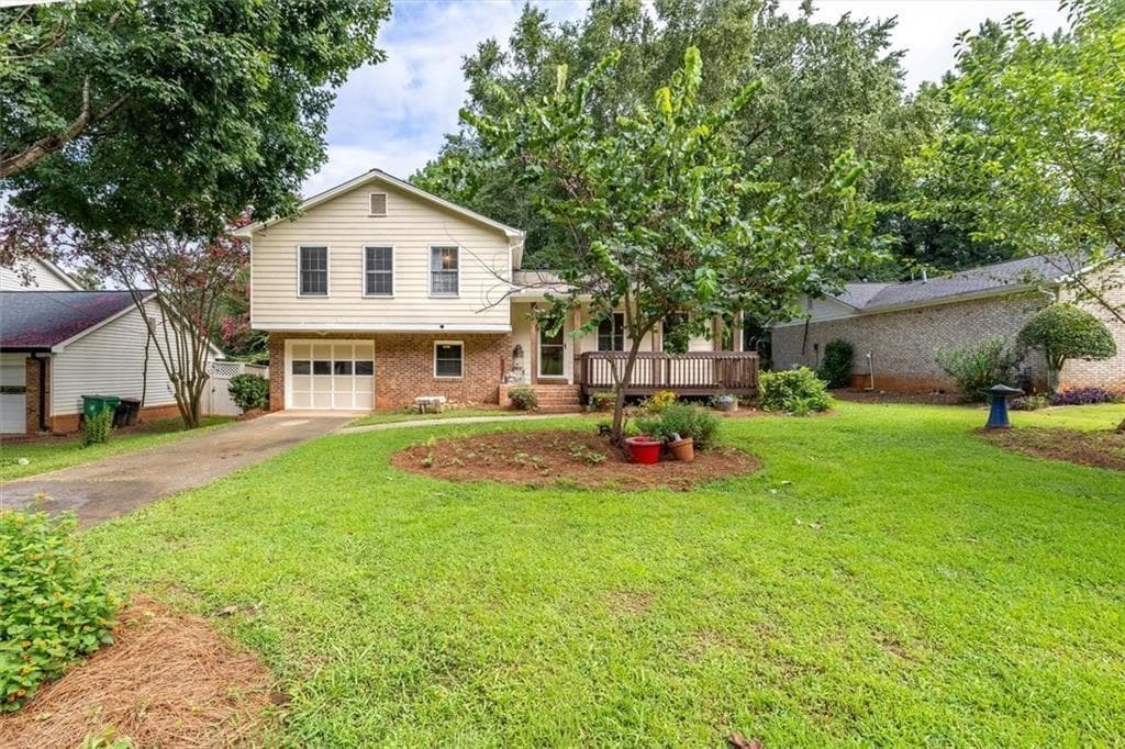 3 bedroom, 2 bathroom, 1,606 sq ft single family residence for sale at 4146 Duesenberg Drive, Tucker, GA 30084 — photo 3