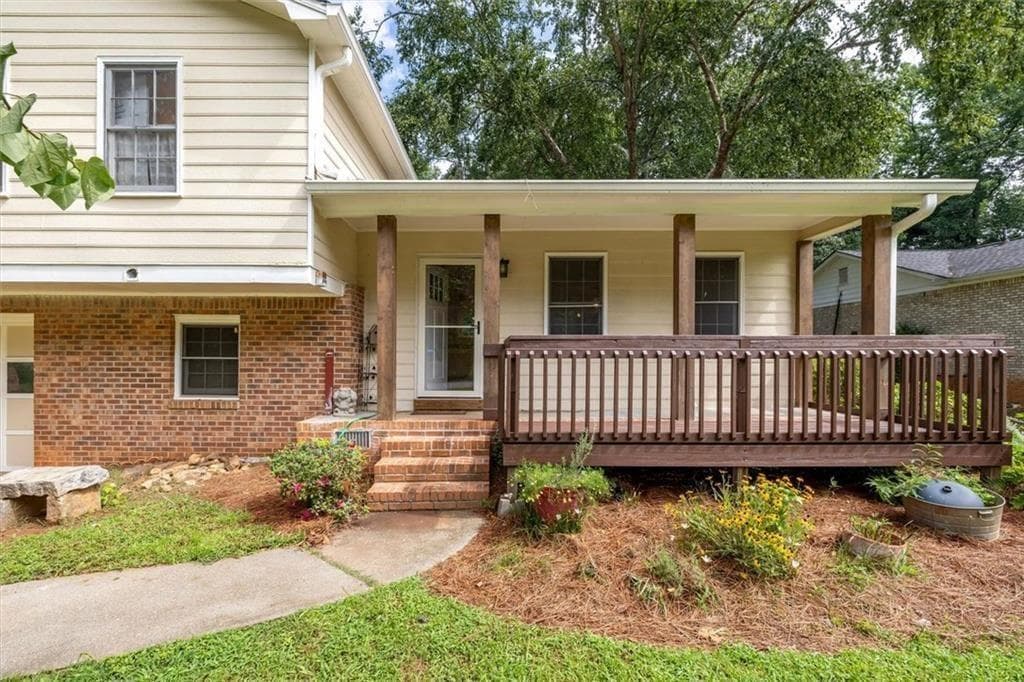 3 bedroom, 2 bathroom, 1,606 sq ft single family residence for sale at 4146 Duesenberg Drive, Tucker, GA 30084 — photo 4