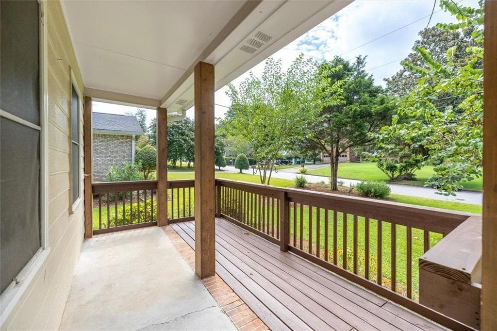 3 bedroom, 2 bathroom, 1,606 sq ft single family residence for sale at 4146 Duesenberg Drive, Tucker, GA 30084 — photo 6