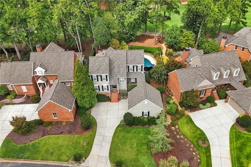 4 bedroom, 3 bathroom, 2,421 sq ft single family residence for rent at 2600 Club Springs Drive, Roswell, GA 30076 for $4,600 a month — photo 2