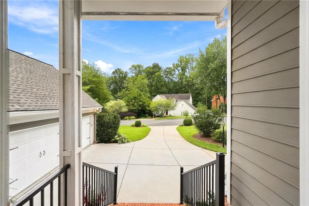 4 bedroom, 3 bathroom, 2,421 sq ft single family residence for rent at 2600 Club Springs Drive, Roswell, GA 30076 for $4,600 a month — photo 8