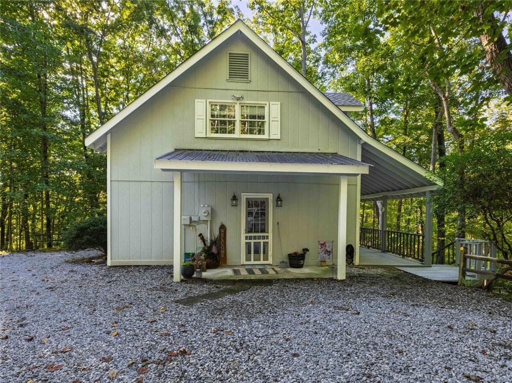 3 bedroom, 2 bathroom, 1,500 sq ft single family residence for sale at 202 Crystal Hills, Clarkesville, GA 30523 — photo 4