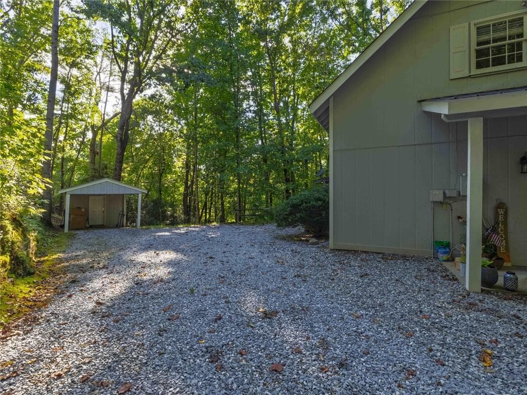 3 bedroom, 2 bathroom, 1,500 sq ft single family residence for sale at 202 Crystal Hills, Clarkesville, GA 30523 — photo 10