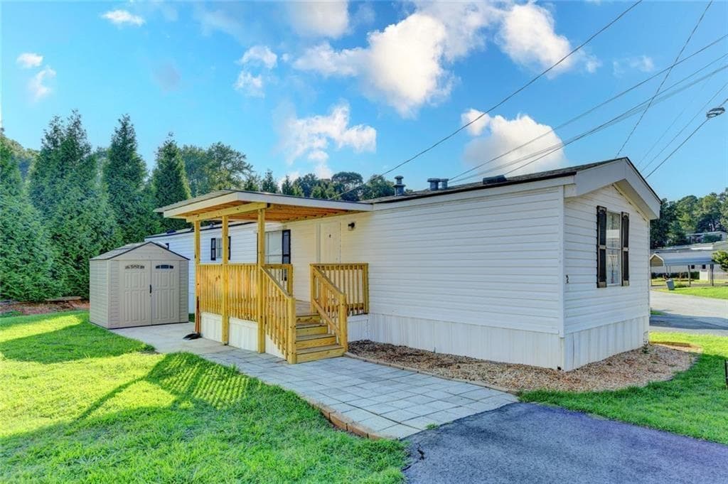 2 bedroom, 2 bathroom, 1,008 sq ft single family residence for sale at 3000 Clarks Bridge Lot 2 Road, Gainesville, GA 30501 — photo 1 of 32