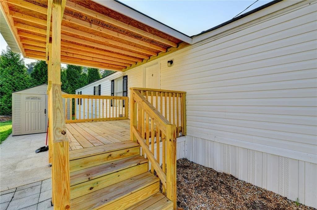 2 bedroom, 2 bathroom, 1,008 sq ft single family residence for sale at 3000 Clarks Bridge Lot 2 Road, Gainesville, GA 30501 — photo 4
