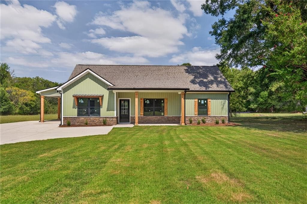 3 bedroom, 2 bathroom, 1,297 sq ft single family residence for sale at 81 WIEUCA Way, Cedartown, GA 30125