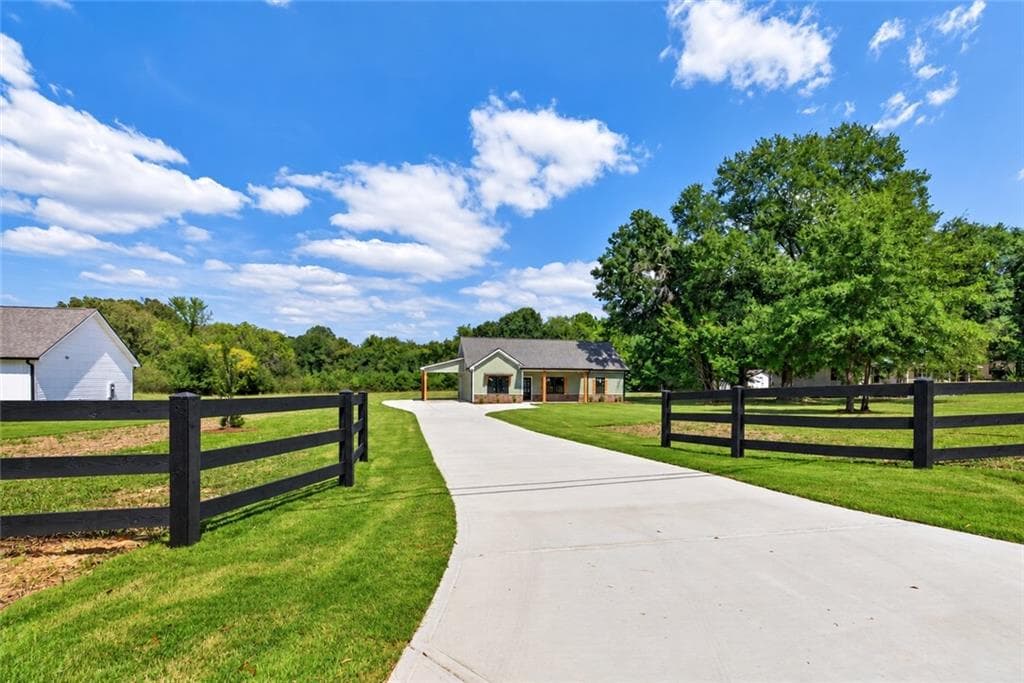 3 bedroom, 2 bathroom, 1,297 sq ft single family residence for sale at 81 WIEUCA Way, Cedartown, GA 30125 — photo 2
