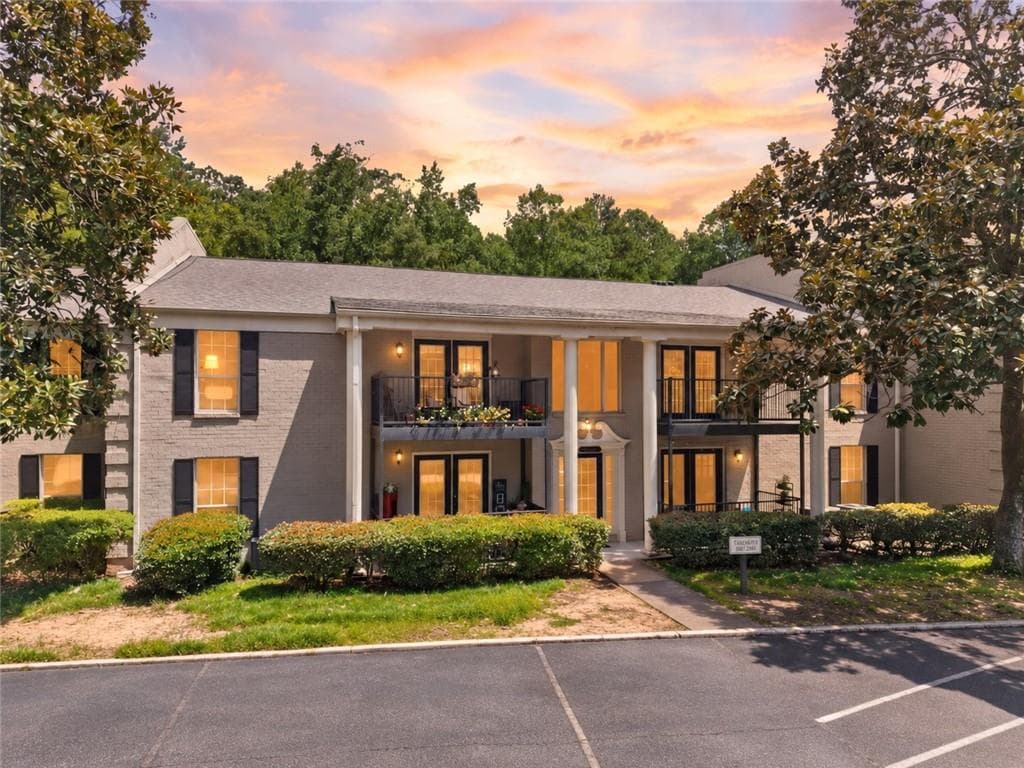 1 bedroom, 1 bathroom, 810 sq ft condominium for sale at 3635 Essex Avenue, Atlanta, GA 30339 — photo 1 of 55