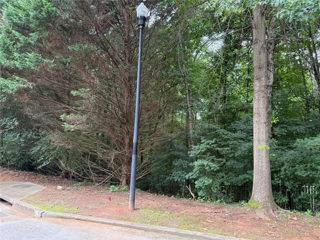 3 bedroom, 3 bathroom, 1,304 sq ft condominium for sale at 2502 Walden Lake Drive, Decatur, GA 30035 — photo 3