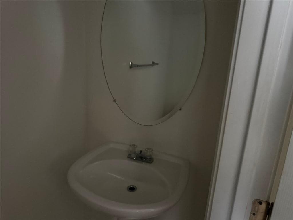 3 bedroom, 3 bathroom, 1,304 sq ft condominium for sale at 2502 Walden Lake Drive, Decatur, GA 30035 — photo 6