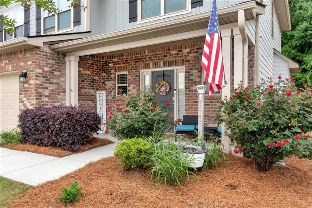 4 bedroom, 3 bathroom, 2,058 sq ft single family residence for sale at 447 Brooks Village Drive, Pendergrass, GA 30567 — photo 2