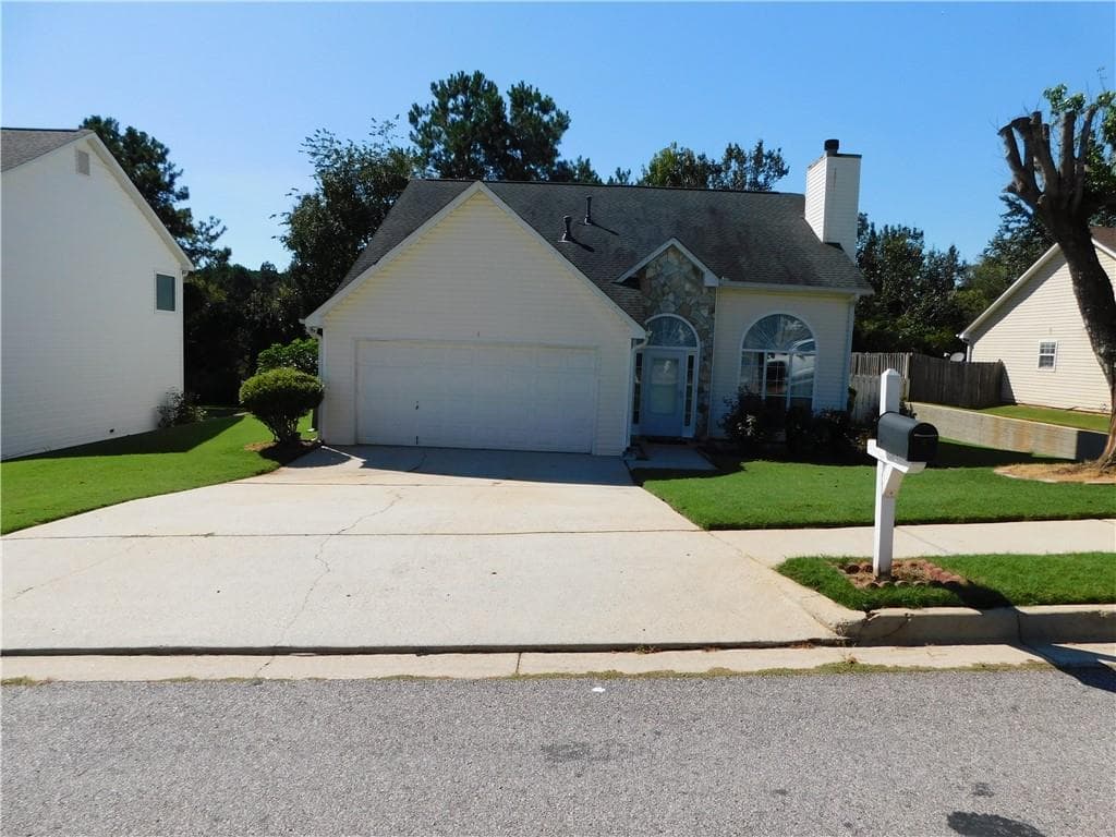 3 bedroom, 3 bathroom, 1,755 sq ft single family residence for sale at 214 Summer Hill Circle, Stockbridge, GA 30281
