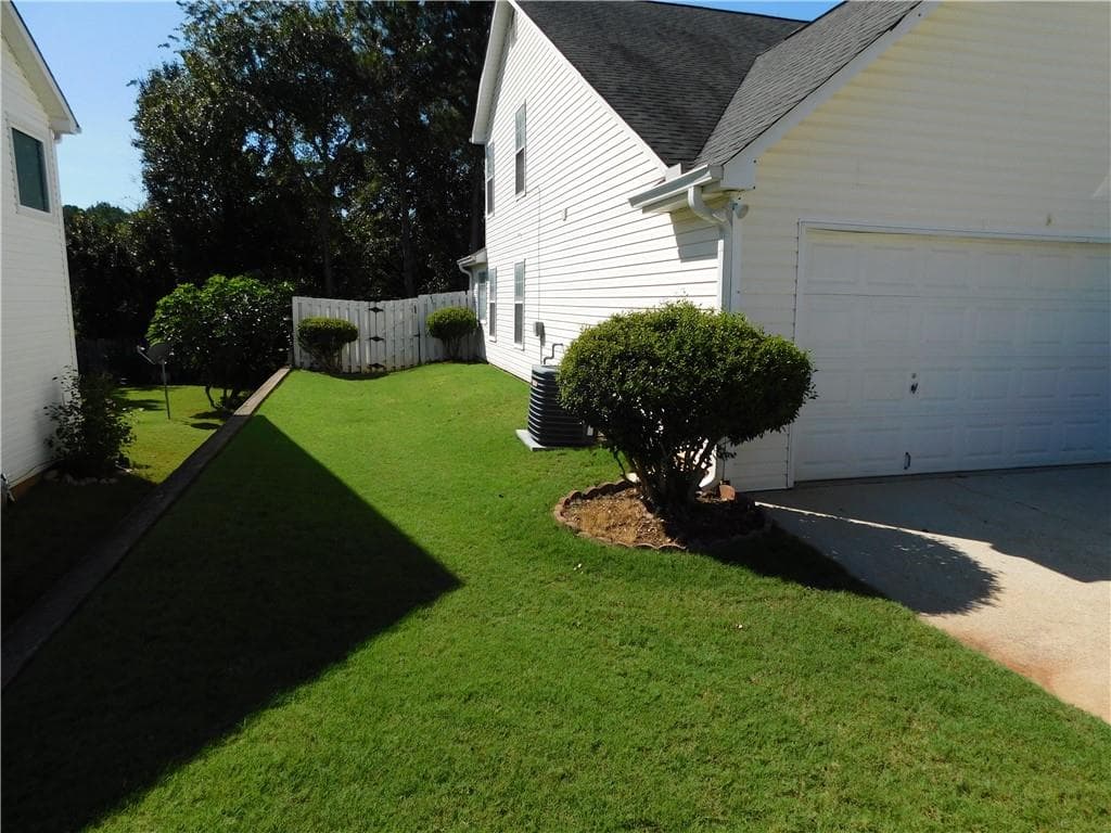 3 bedroom, 3 bathroom, 1,755 sq ft single family residence for sale at 214 Summer Hill Circle, Stockbridge, GA 30281 — photo 3