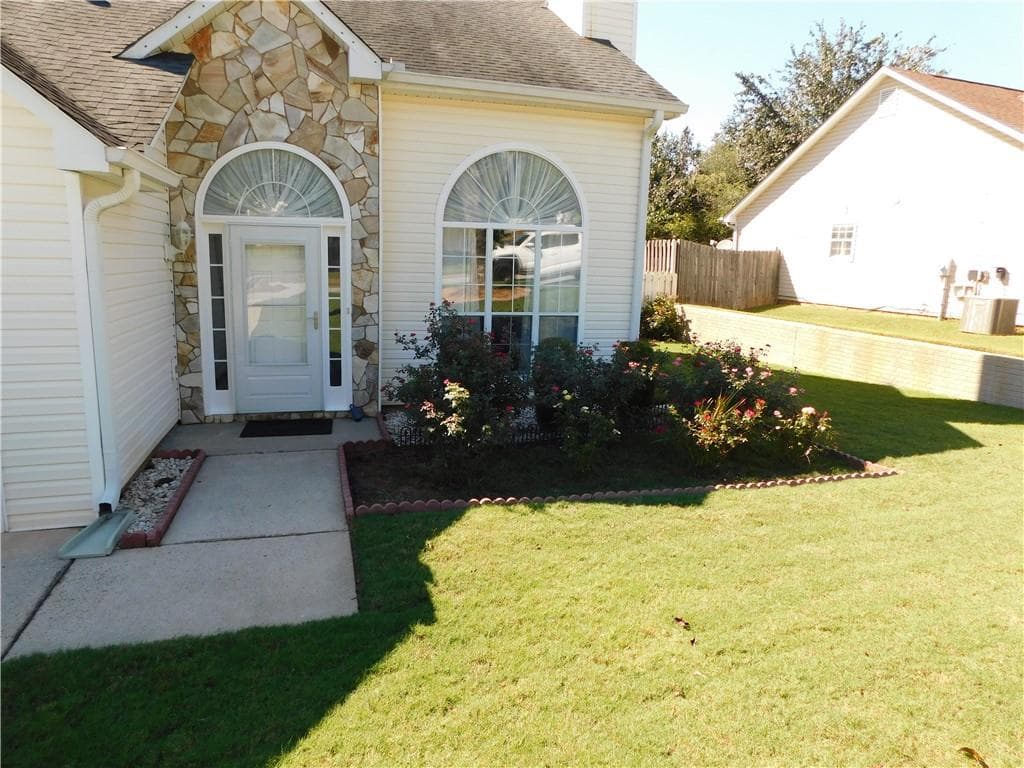 3 bedroom, 3 bathroom, 1,755 sq ft single family residence for sale at 214 Summer Hill Circle, Stockbridge, GA 30281 — photo 4