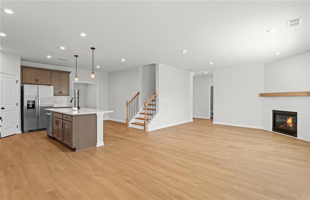 4 bedroom, 3 bathroom, 2,649 sq ft single family residence for sale at 728 Mirror Lake Parkway, Villa Rica, GA 30180 — photo 3