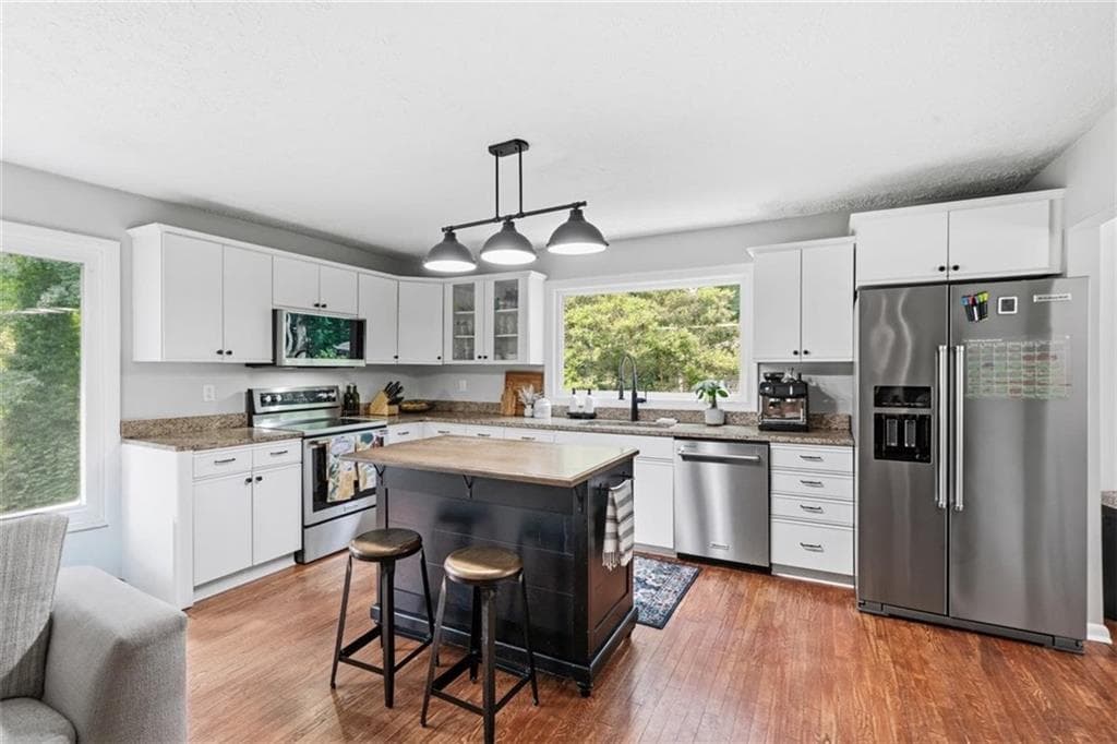 4 bedroom, 3 bathroom, 2,789 sq ft single family residence for sale at 2071 Luxuria Court, Tucker, GA 30084 — photo 4