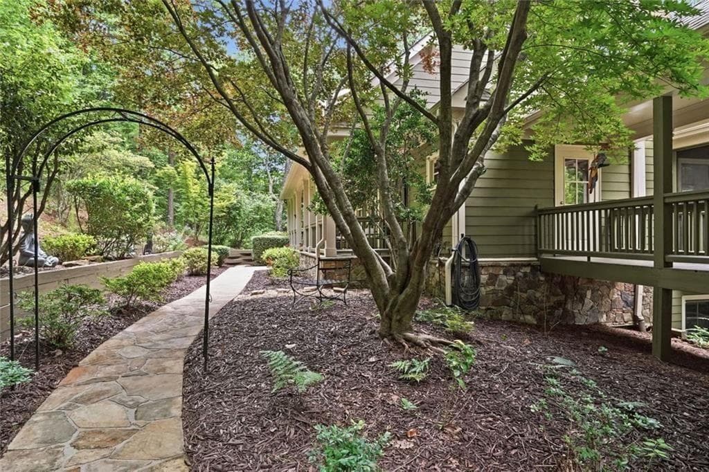 3 bedroom, 5 bathroom, 3,722 sq ft single family residence under contract at 57 Wood Poppy View, Big Canoe, GA 30143 — photo 5