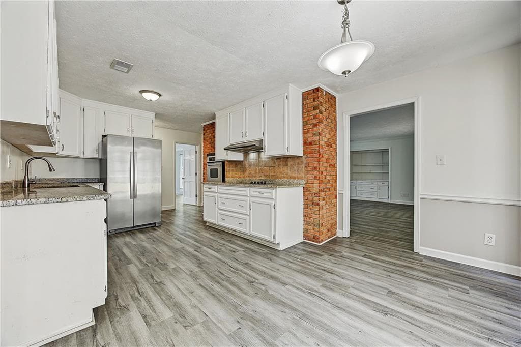 3 bedroom, 4 bathroom, 2,753 sq ft single family residence for sale at 875 Hickory Oak Hollow, Roswell, GA 30075 — photo 5
