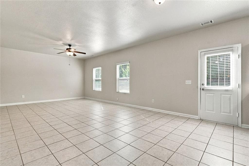 4 bedroom, 3 bathroom, 1,910 sq ft single family residence for sale at 35 Olivia Way, Covington, GA 30016 — photo 4