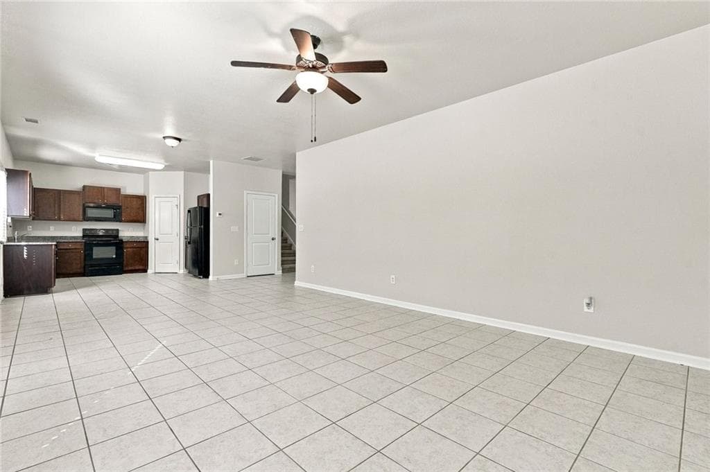 4 bedroom, 3 bathroom, 1,910 sq ft single family residence for sale at 35 Olivia Way, Covington, GA 30016 — photo 6