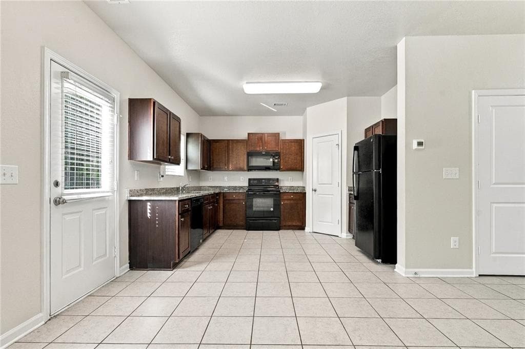 4 bedroom, 3 bathroom, 1,910 sq ft single family residence for sale at 35 Olivia Way, Covington, GA 30016 — photo 8