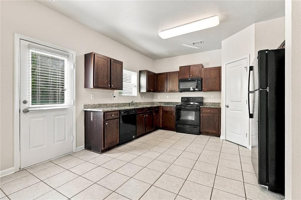 4 bedroom, 3 bathroom, 1,910 sq ft single family residence for sale at 35 Olivia Way, Covington, GA 30016 — photo 9