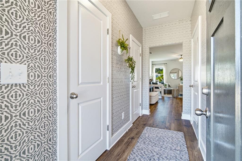 3 bedroom, 3 bathroom, 1,302 sq ft townhouse for sale at 153 Chastain Drive, Cartersville, GA 30120 — photo 2