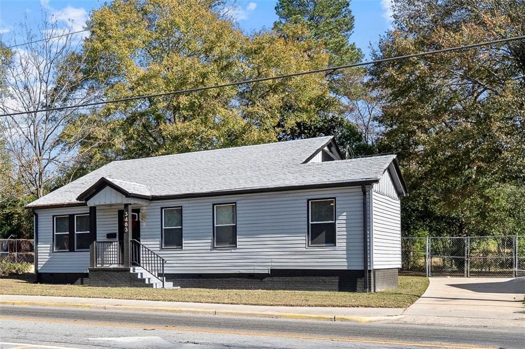 3 bedroom, 2 bathroom, 1,635 sq ft single family residence for sale at 3483 Napier Avenue, Macon, GA 31204 — photo 2