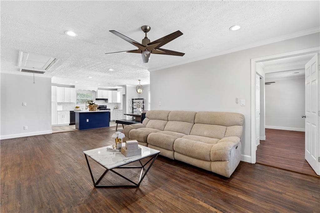 3 bedroom, 2 bathroom, 1,635 sq ft single family residence for sale at 3483 Napier Avenue, Macon, GA 31204 — photo 6