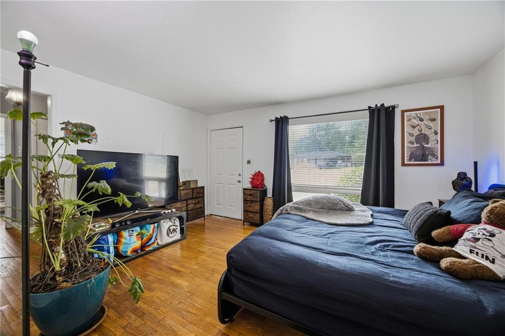 3 bedroom, 1 bathroom, 825 sq ft single family residence for sale at 3751 Amber Road, Atlanta, GA 30331 — photo 5