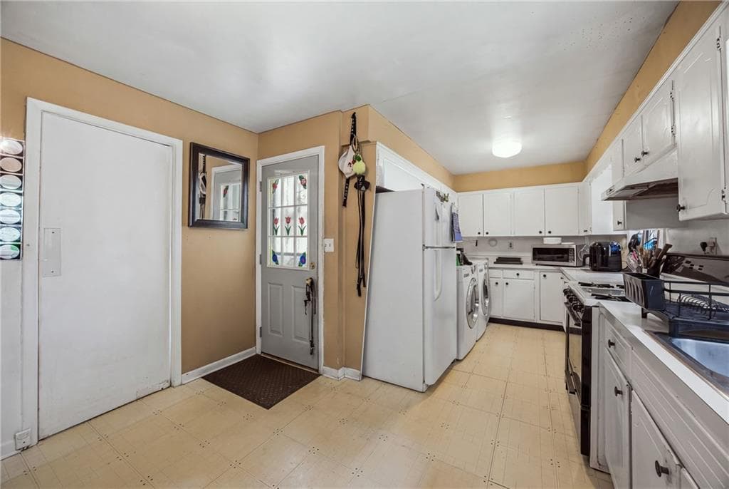 3 bedroom, 1 bathroom, 825 sq ft single family residence for sale at 3751 Amber Road, Atlanta, GA 30331 — photo 8