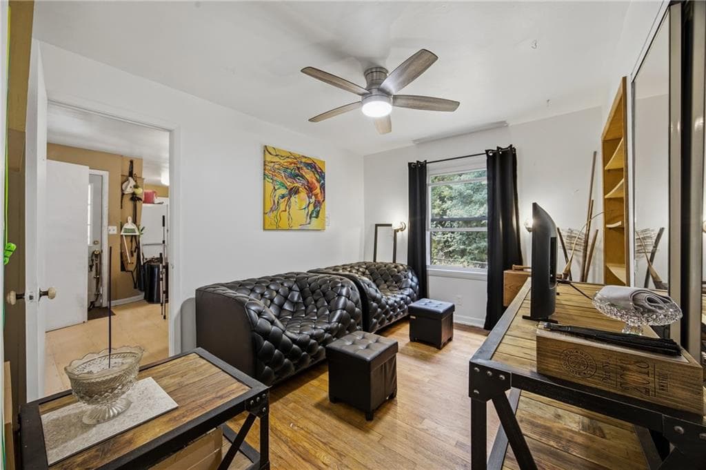 3 bedroom, 1 bathroom, 825 sq ft single family residence for sale at 3751 Amber Road, Atlanta, GA 30331 — photo 3