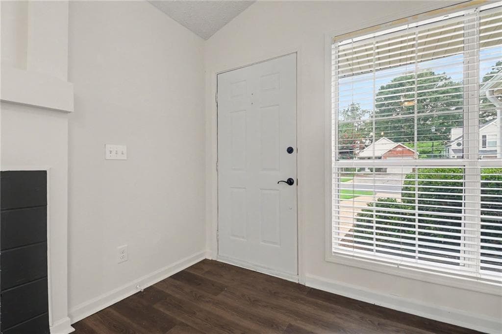2 bedroom, 2 bathroom, 1,000 sq ft single family residence for sale at 3075 Barnwood Crossing, Duluth, GA 30097 — photo 6