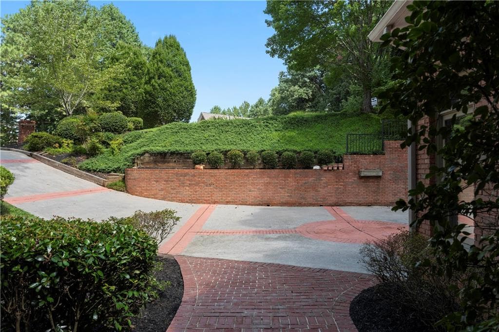 5 bedroom, 6 bathroom, 7,557 sq ft single family residence for sale at 27 Wing Mill Road, Atlanta, GA 30350 — photo 3