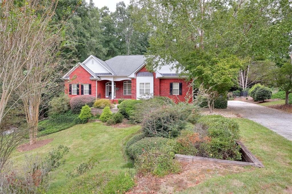 5 bedroom, 5 bathroom, 2,557 sq ft single family residence for sale at 1821 Wesleyan Lane, Loganville, GA 30052 — photo 3