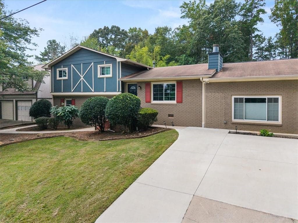 5 bedroom, 5 bathroom, 2,758 sq ft single family residence for sale at 6054 Dogwood Circle, Buford, GA 30518 — photo 5