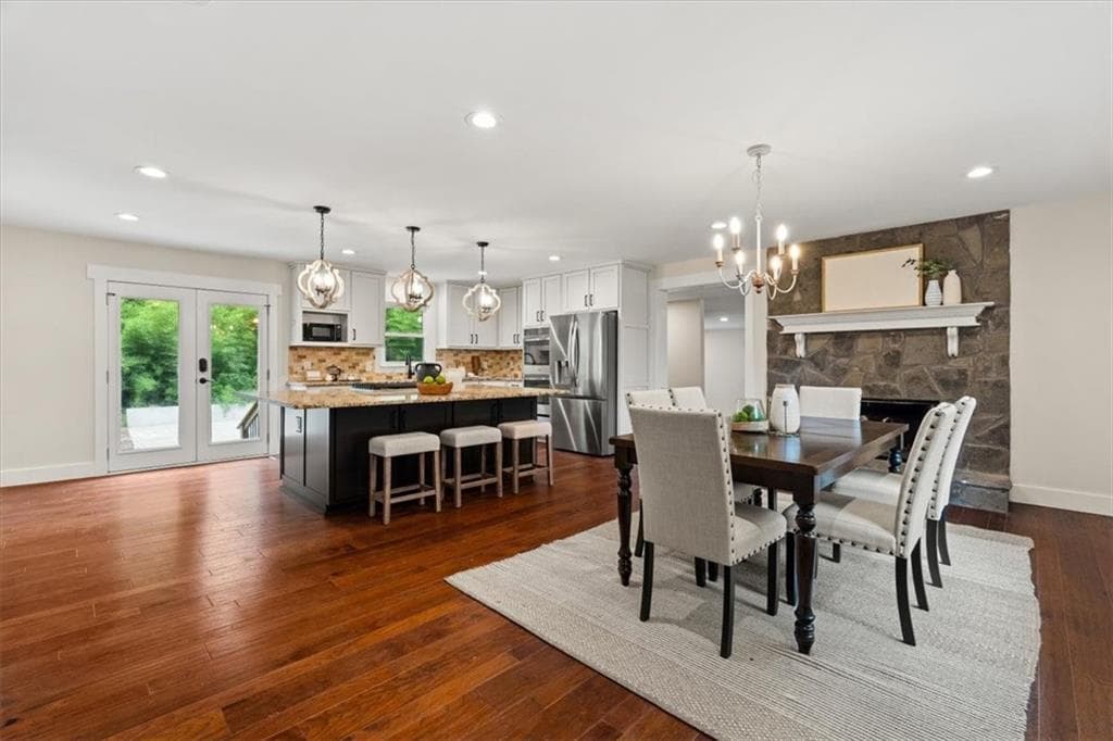 5 bedroom, 5 bathroom, 2,758 sq ft single family residence for sale at 6054 Dogwood Circle, Buford, GA 30518 — photo 9