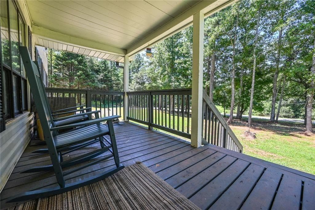 4 bedroom, 3 bathroom, 2,626 sq ft single family residence for sale at 727 Tanners Bridge Circle, Bethlehem, GA 30620 — photo 2