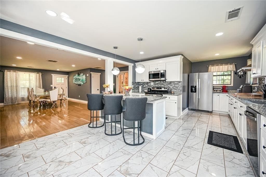 4 bedroom, 3 bathroom, 2,626 sq ft single family residence for sale at 727 Tanners Bridge Circle, Bethlehem, GA 30620 — photo 3