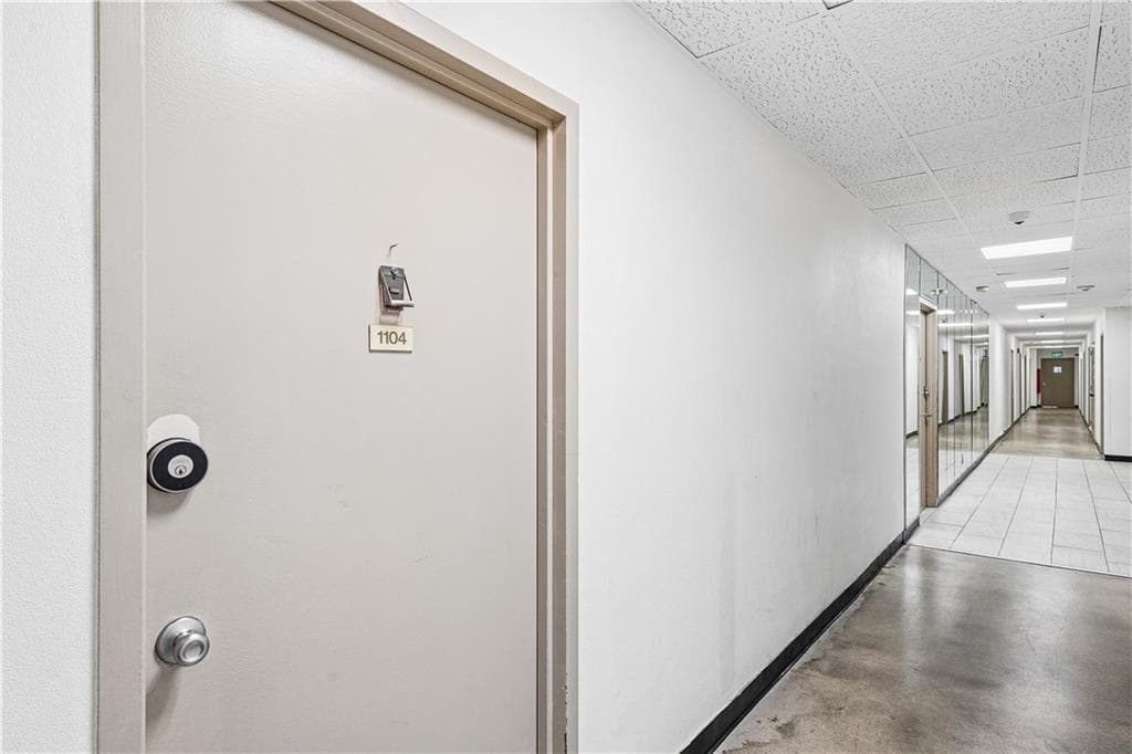 1 bedroom, 1 bathroom, 631 sq ft condominium for sale at 215 Piedmont Avenue 1104, Atlanta, GA 30308 — photo 2