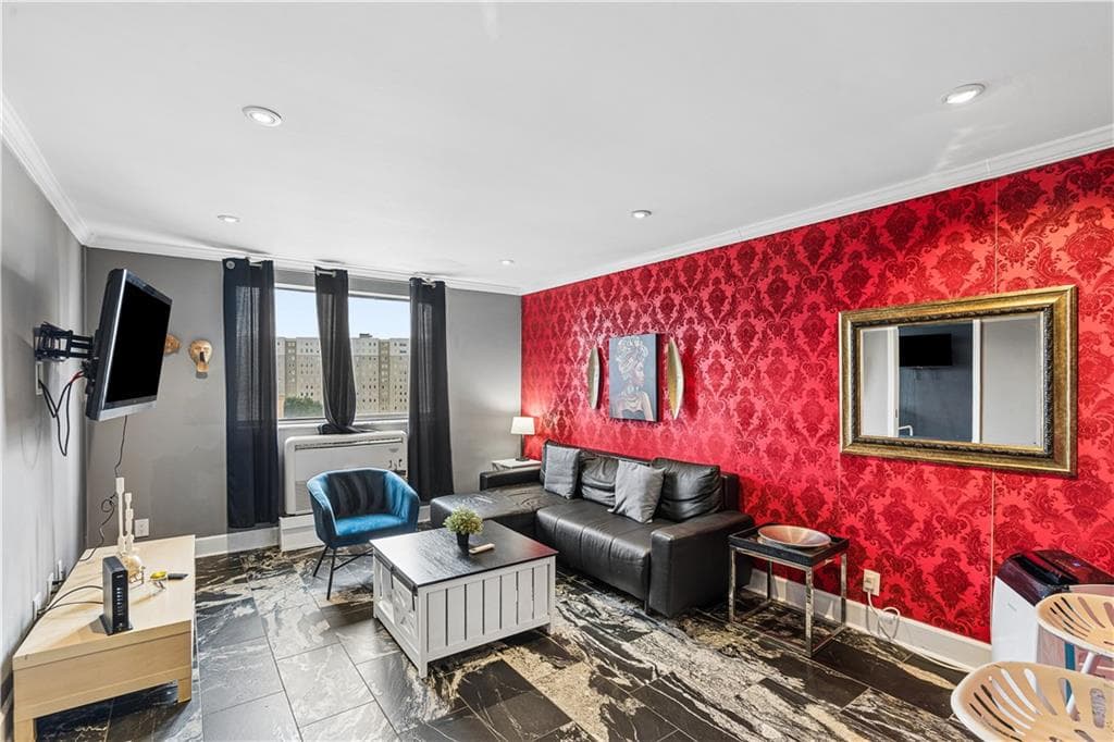 1 bedroom, 1 bathroom, 631 sq ft condominium for sale at 215 Piedmont Avenue 1104, Atlanta, GA 30308 — photo 4