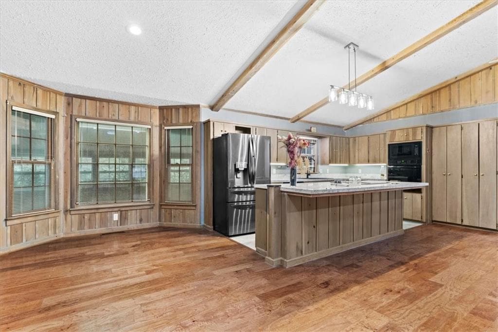 3 bedroom, 2 bathroom, 2,606 sq ft single family residence under contract at 130 Versallies Drive, Calhoun, GA 30701 — photo 5