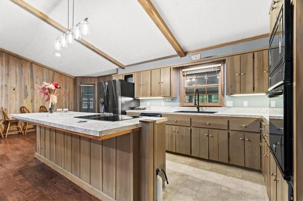 3 bedroom, 2 bathroom, 2,606 sq ft single family residence under contract at 130 Versallies Drive, Calhoun, GA 30701 — photo 6